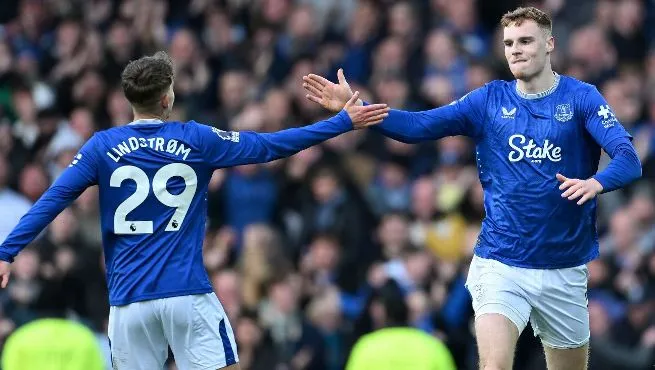 BG真人 西汉姆联中场组织与节奏控制