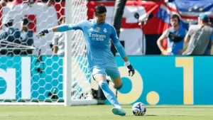 库尔图瓦的个人荣誉与评价