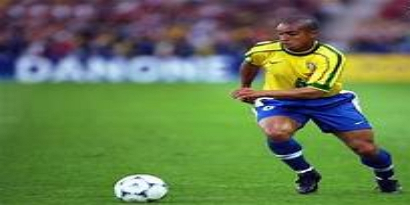 BG真人解析战术转折：罗伯托·卡洛斯如何开启新时代-BG真人